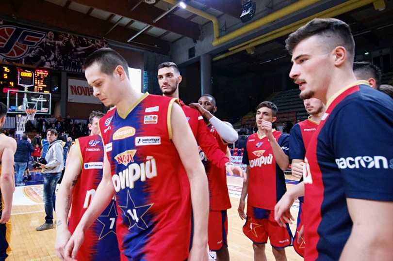 La Tezenis si aggiudica in volata Gara-1 della serie playoff con la Novipiù: 78-76 il punteggio finale